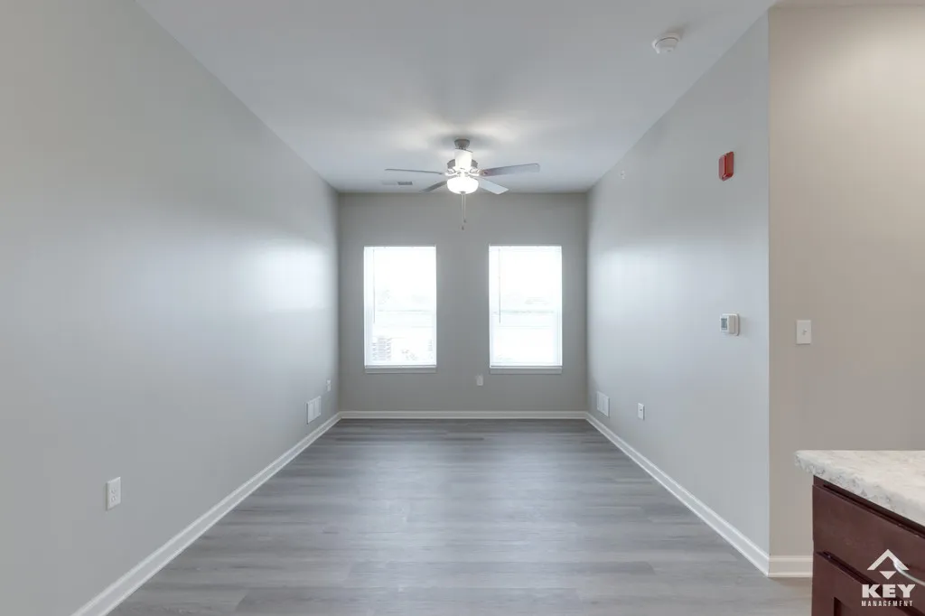 3 bedroom apartment, living room