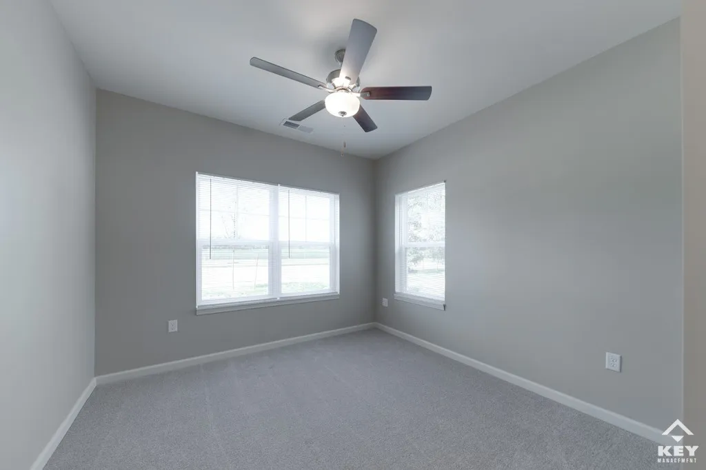 3 bedroom apartment, primary bedroom