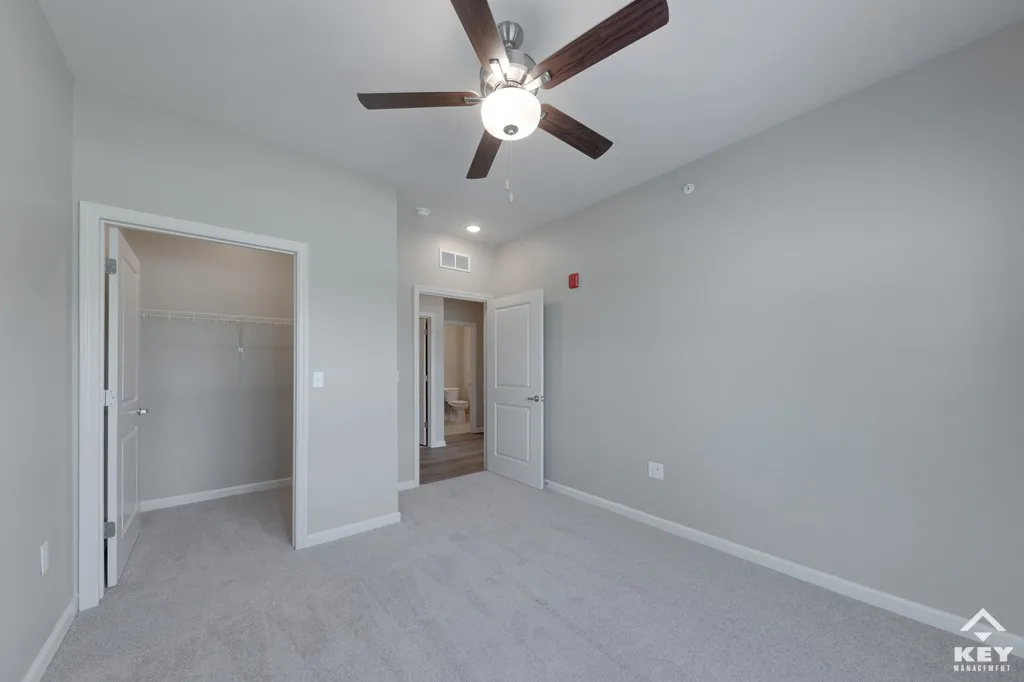 3 bedroom apartment, primary bedroom