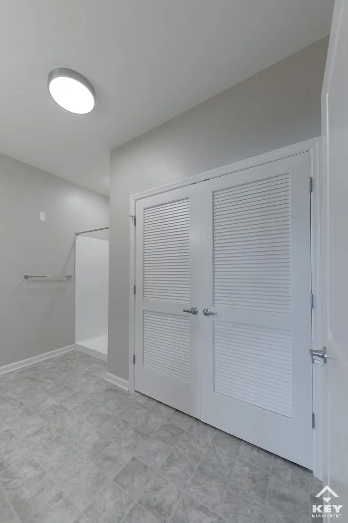 3 bedroom apartment, bathroom