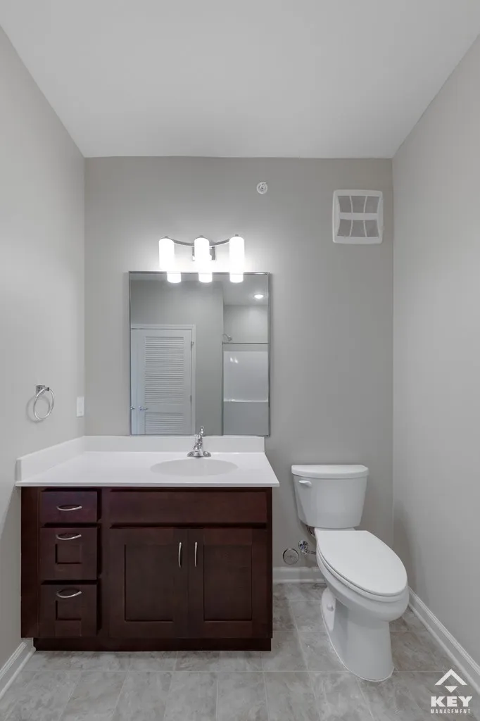 3 bedroom apartment, bathroom