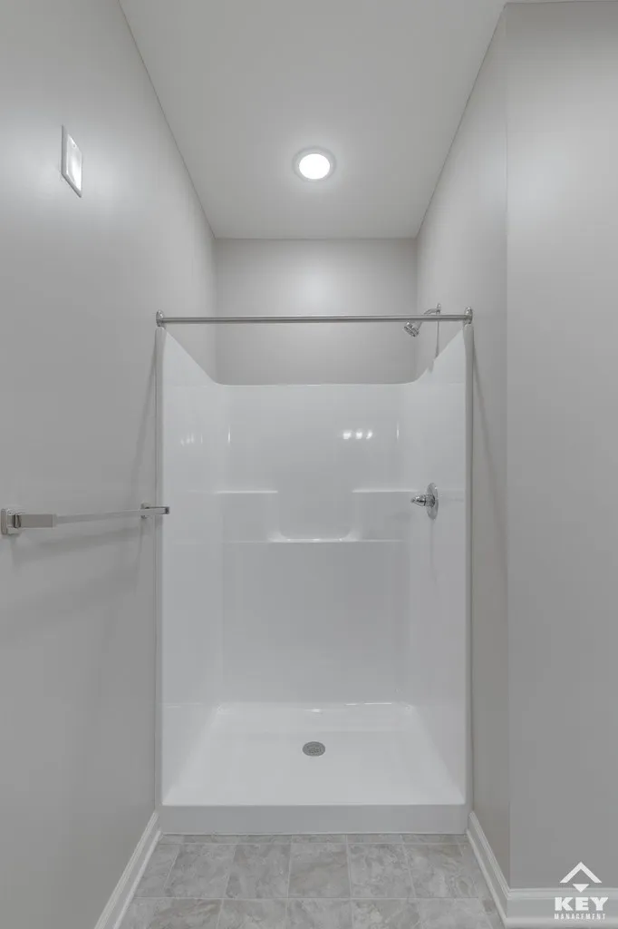 3 bedroom apartment, bathroom